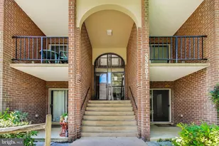 3328 Woodburn Village Dr, Annandale, VA 22003 - Photo 19