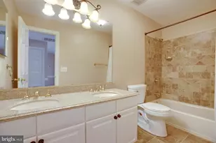 6185 Snowhill Ct, Centreville, VA 20120 - Photo 45