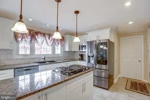 6185 Snowhill Ct, Centreville, VA 20120 - Photo 15