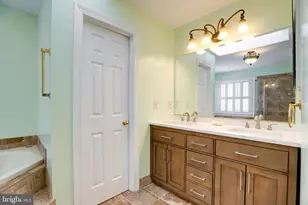 6185 Snowhill Ct, Centreville, VA 20120 - Photo 39