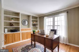 6185 Snowhill Ct, Centreville, VA 20120 - Photo 25