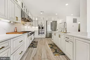 4702 Leighfield Valley Dr, Chantilly, VA 20151 - Photo 3