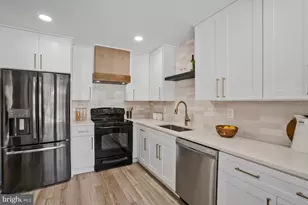 6143 Green Hollow Ct, Springfield, VA 22152 - Photo 13