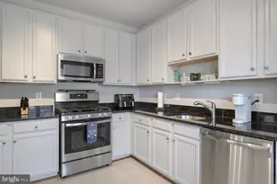 1515 North Point Dr, Reston, VA 20194 - Photo 9