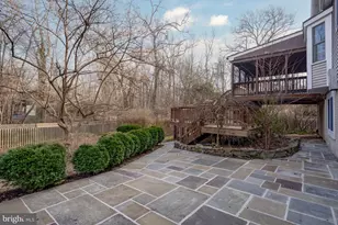 8815 Surrey Ct, Alexandria, VA 22309 - Photo 17