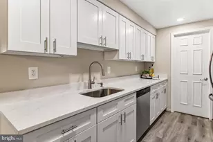 6049 Essex House Square, Alexandria, VA 22310 - Photo 17