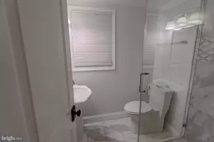 308 Old Court House Rd NE, Vienna, VA 22180 - Photo 17