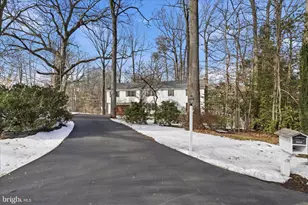 6804 Jeremiah Ct, Fairfax Station, VA 22039 - Photo 5
