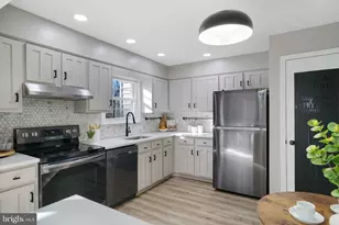 5918 Roberts Common Ct, Burke, VA 22015 - Photo 11