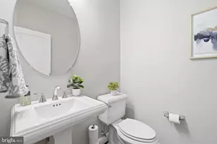 8940 Silvan Woods Ct, Fairfax, VA 22031 - Photo 7