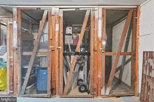 8231 Kings Charter Ln, Springfield, VA 22152 - Photo 35