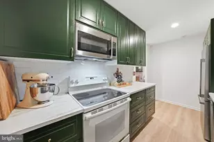 8231 Kings Charter Ln, Springfield, VA 22152 - Photo 15