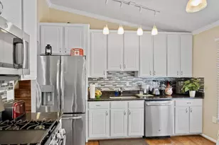 13515 King Charles Dr, Chantilly, VA 20151 - Photo 5