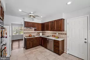 11820 Wayland St, Oakton, VA 22124 - Photo 9