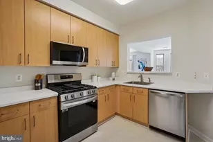 1851 Stratford Park Pl, Reston, VA 20190 - Photo 9