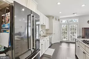 8176 Madrillon Ct, Vienna, VA 22182 - Photo 7