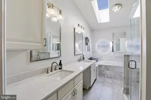 8176 Madrillon Ct, Vienna, VA 22182 - Photo 19