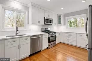 8711 Millbrook Pl, Alexandria, VA 22309 - Photo 9