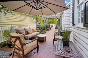 9896 Palace Green Way, Vienna, VA 22181 - Photo 5