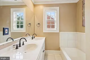 9896 Palace Green Way, Vienna, VA 22181 - Photo 35