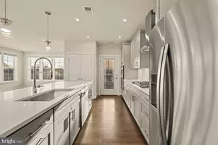 2320 Field Point Rd, Herndon, VA 20171 - Photo 9