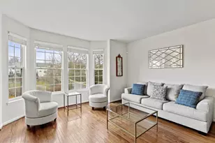 8873 Royal Doulton Ln, Fairfax, VA 22031 - Photo 5