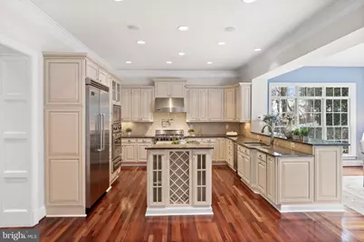 6817 Stockwell Manor Drive, Falls Church, VA 22043 - Photo 5