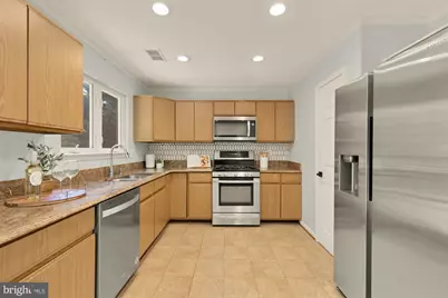 8906 Royal Astor Way, Fairfax, VA 22031 - Photo 11