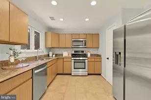 8906 Royal Astor Way, Fairfax, VA 22031 - Photo 11