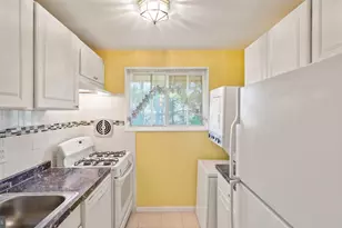 2819 Kalmia Lee Ct, Falls Church, VA 22042 - Photo 13