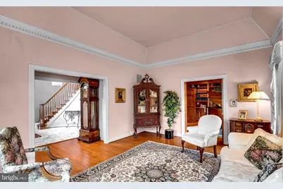 10700 Hunters Run Court, Vienna, VA 22181 - Photo 7