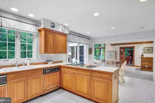 10700 Hunters Run Ct, Vienna, VA 22181 - Photo 13