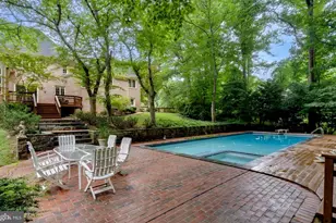 10700 Hunters Run Ct, Vienna, VA 22181 - Photo 5