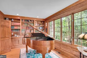 10700 Hunters Run Ct, Vienna, VA 22181 - Photo 11