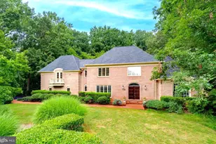 10700 Hunters Run Ct, Vienna, VA 22181 - Photo 1