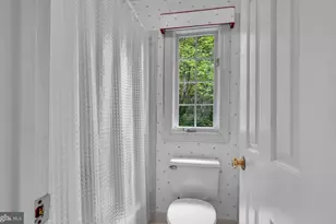 10700 Hunters Run Ct, Vienna, VA 22181 - Photo 23