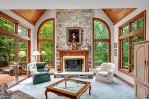 10700 Hunters Run Ct, Vienna, VA 22181 - Photo 9