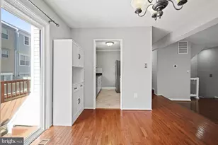 2362 Hunters Square Ct, Reston, VA 20191 - Photo 9