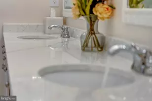 1916 Logan Manor Dr, Reston, VA 20190 - Photo 23