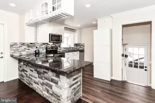 7518 Fairwood Ln, Falls Church, VA 22046 - Photo 9