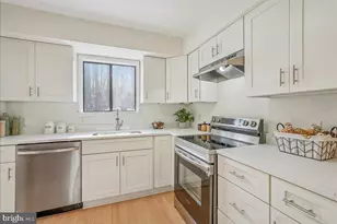 2315 Emerald Heights Ct, Reston, VA 20191 - Photo 13