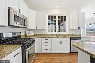 5219 Whisper Willow Dr, Fairfax, VA 22030 - Photo 9