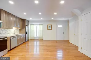 5772 Crownleigh Ct, Burke, VA 22015 - Photo 3