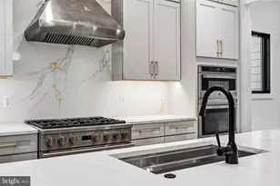 604 Tapawingo Rd SW, Vienna, VA 22180 - Photo 3