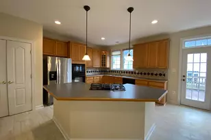 8829 Blue Royale Ln, Fairfax, VA 22031 - Photo 5