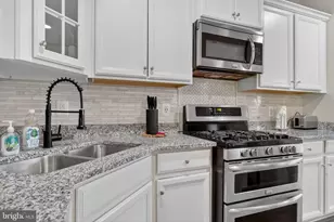 9020 Endicott Pl, Lorton, VA 22079 - Photo 7