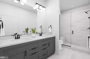 8131 Shining Star Ln, Vienna, VA 22182 - Photo 7