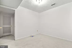 2285 Idylwood Station Ln, Falls Church, VA 22043 - Photo 33