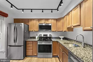 2285 Idylwood Station Ln, Falls Church, VA 22043 - Photo 5