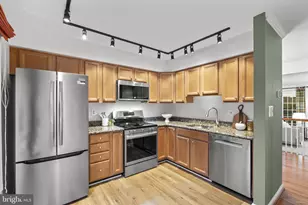 2285 Idylwood Station Ln, Falls Church, VA 22043 - Photo 7